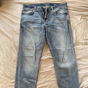 BANANA REPUBLIC TRAVEL JEAN 33X32